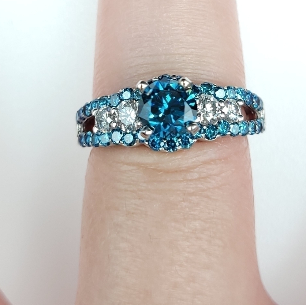 Blue Diamond Engagement Ring. - Picture 9 of 15